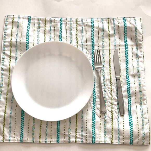 Handmade Cotton Rectangle Dinner Placemats Quilted Set of 4 Floral Blue Red - Picture 2 of 5